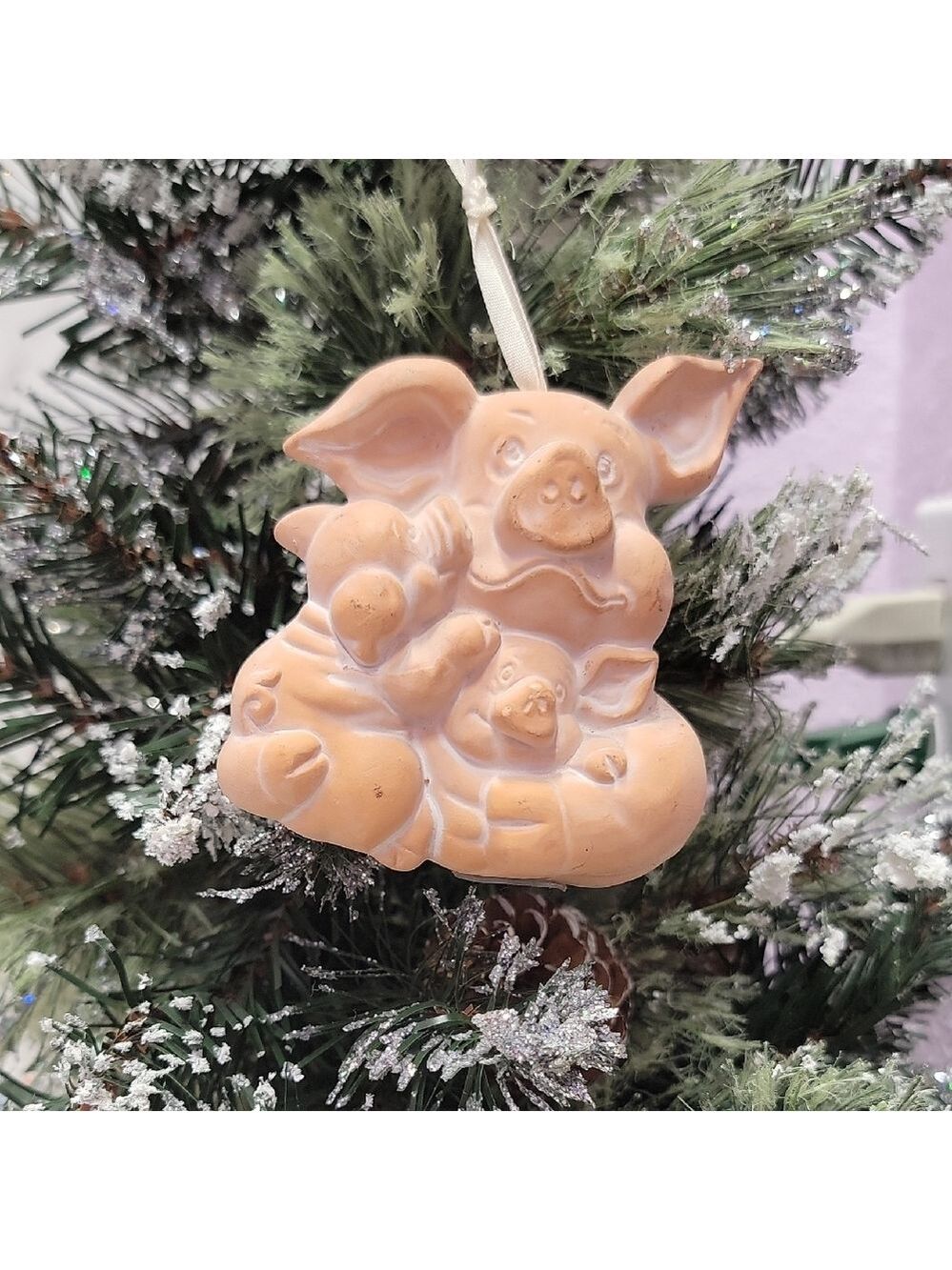 Vintage Terracotta Hanging Potpourri Oil Diffuser Mama Pig & Piglets ornament